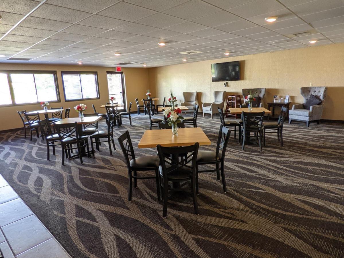 Cobblestone Inn&Suites - Merrill Esterno foto