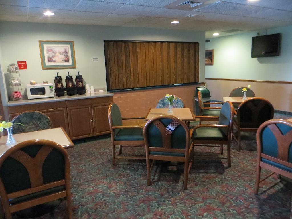 Cobblestone Inn&Suites - Merrill Esterno foto