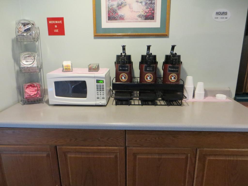 Cobblestone Inn&Suites - Merrill Esterno foto