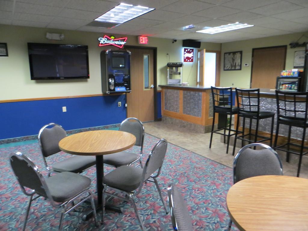 Cobblestone Inn&Suites - Merrill Esterno foto