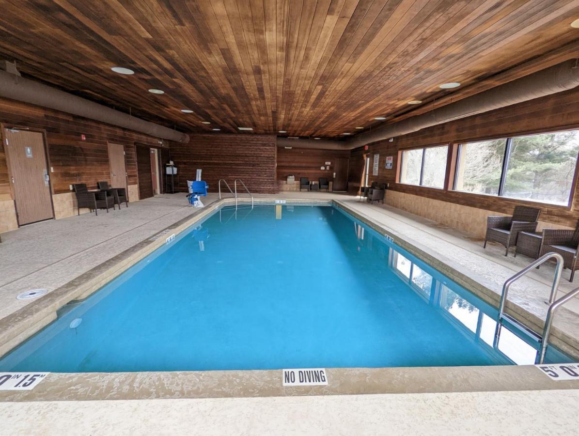 Cobblestone Inn&Suites - Merrill Esterno foto
