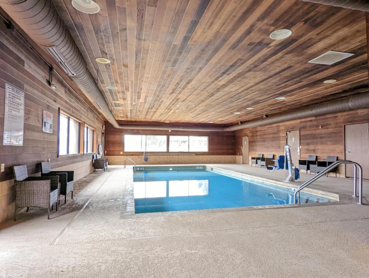 Cobblestone Inn&Suites - Merrill Esterno foto