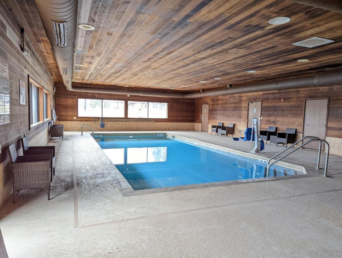 Cobblestone Inn&Suites - Merrill Esterno foto