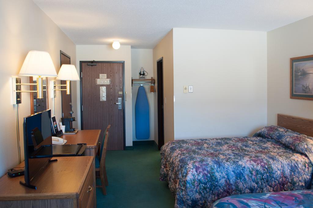 Cobblestone Inn&Suites - Merrill Esterno foto