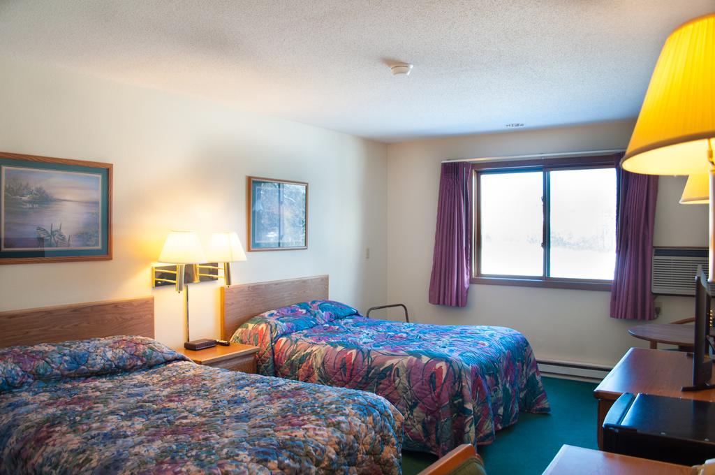 Cobblestone Inn&Suites - Merrill Esterno foto