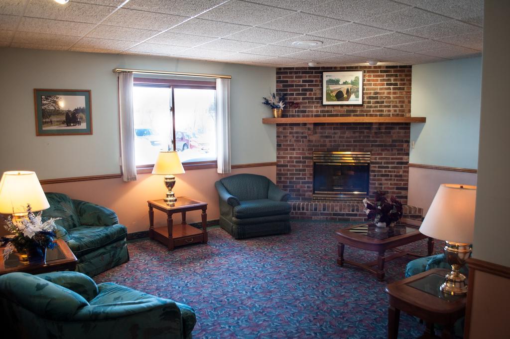 Cobblestone Inn&Suites - Merrill Esterno foto