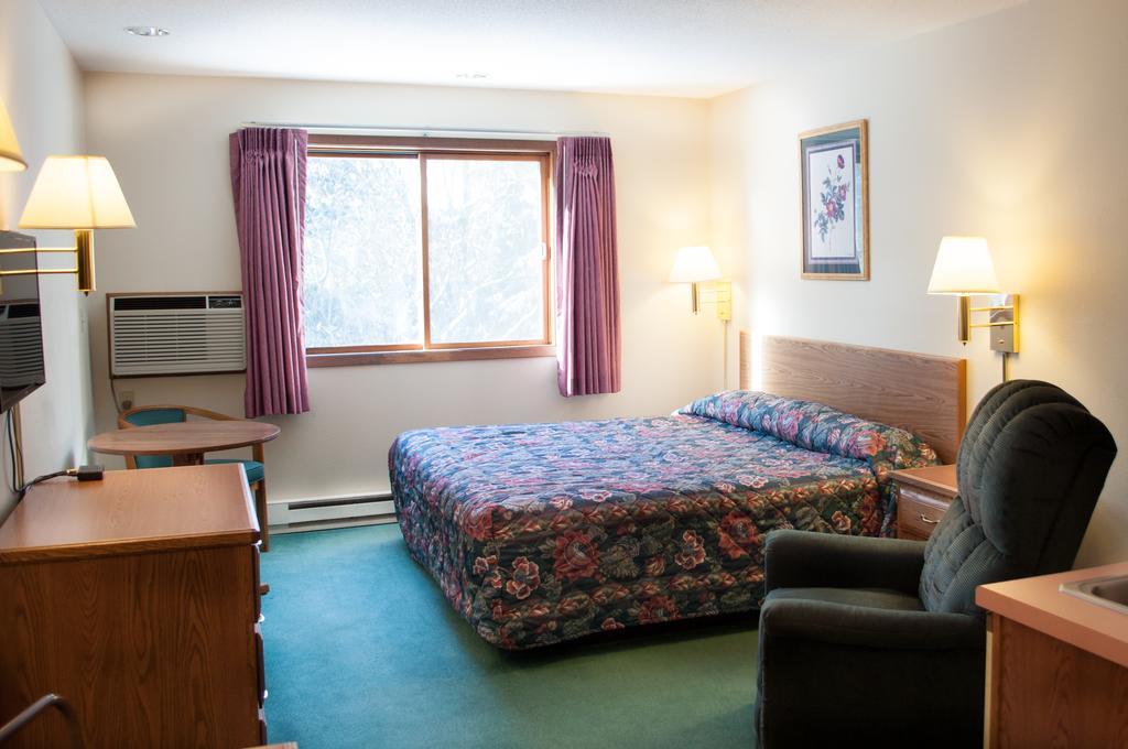 Cobblestone Inn&Suites - Merrill Esterno foto
