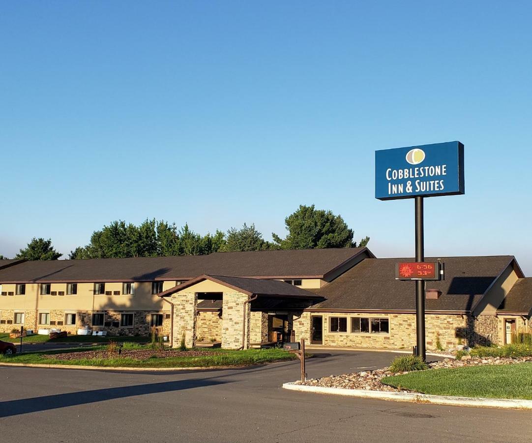 Cobblestone Inn&Suites - Merrill Esterno foto